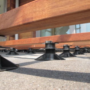 Risers with Deck Joists